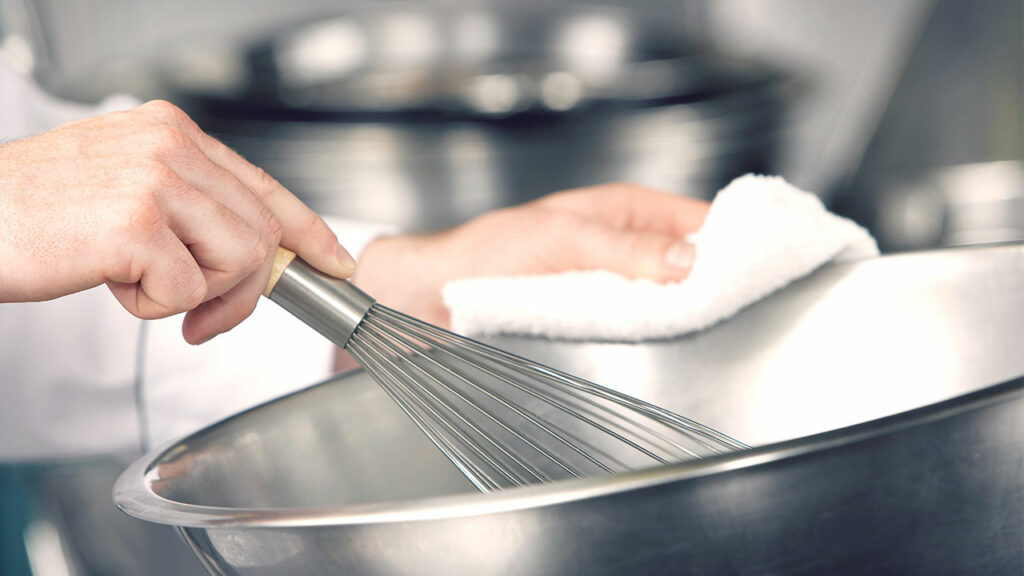 Mixing bowls makes barbeque preparation easier. 