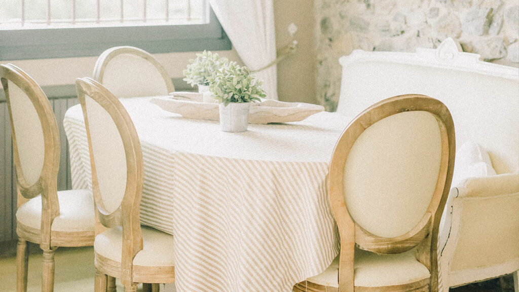 A table cloth should be 15cm above the ground. 