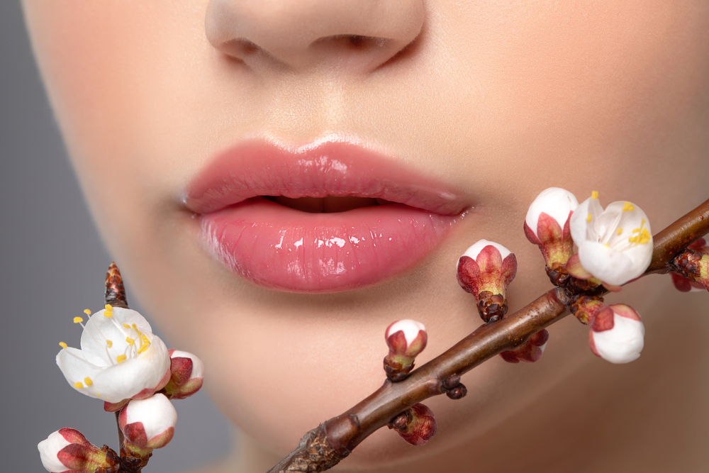 glossy-lips-nude