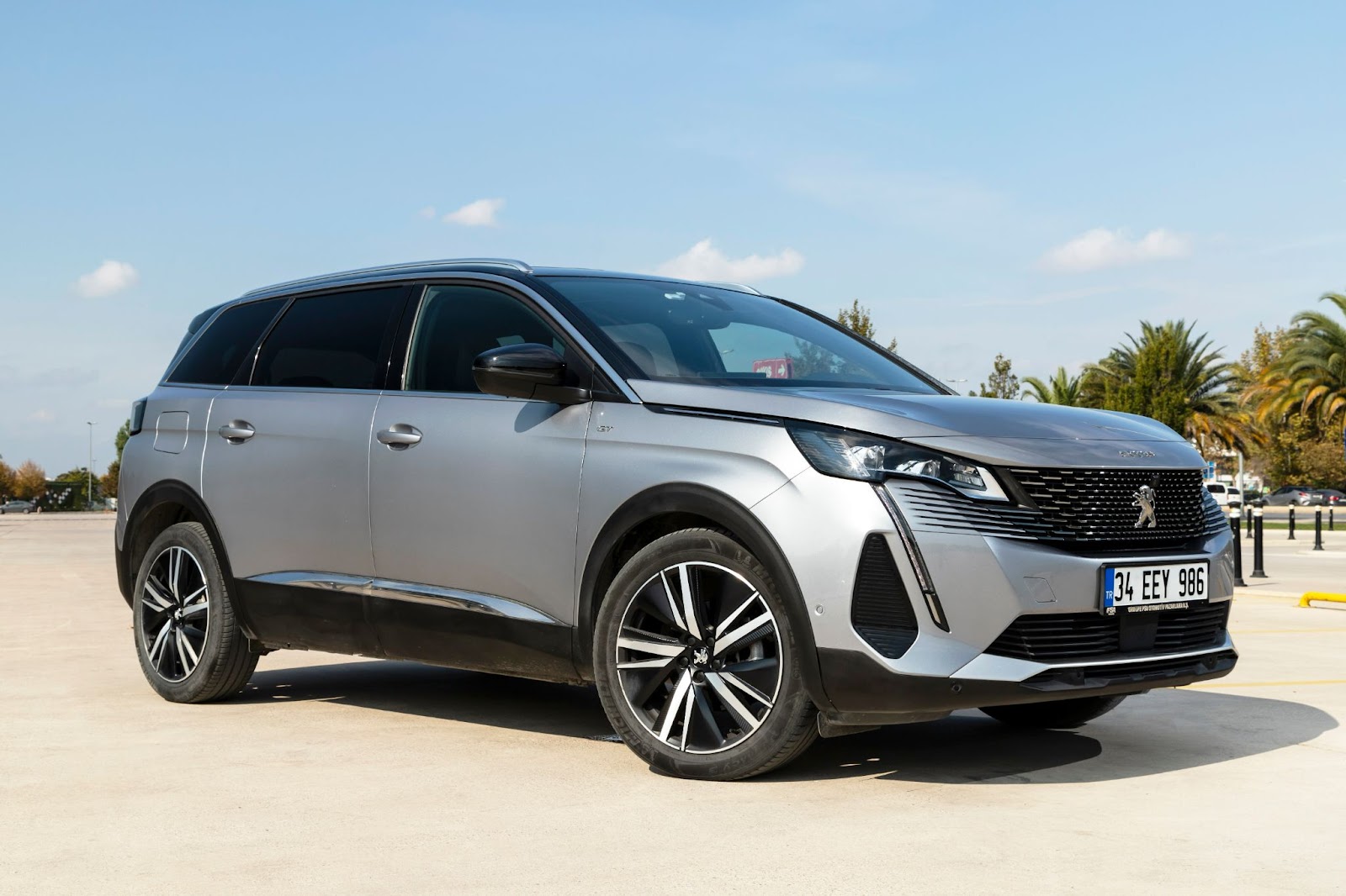 Peugeot 5008 Review & Prices 2024